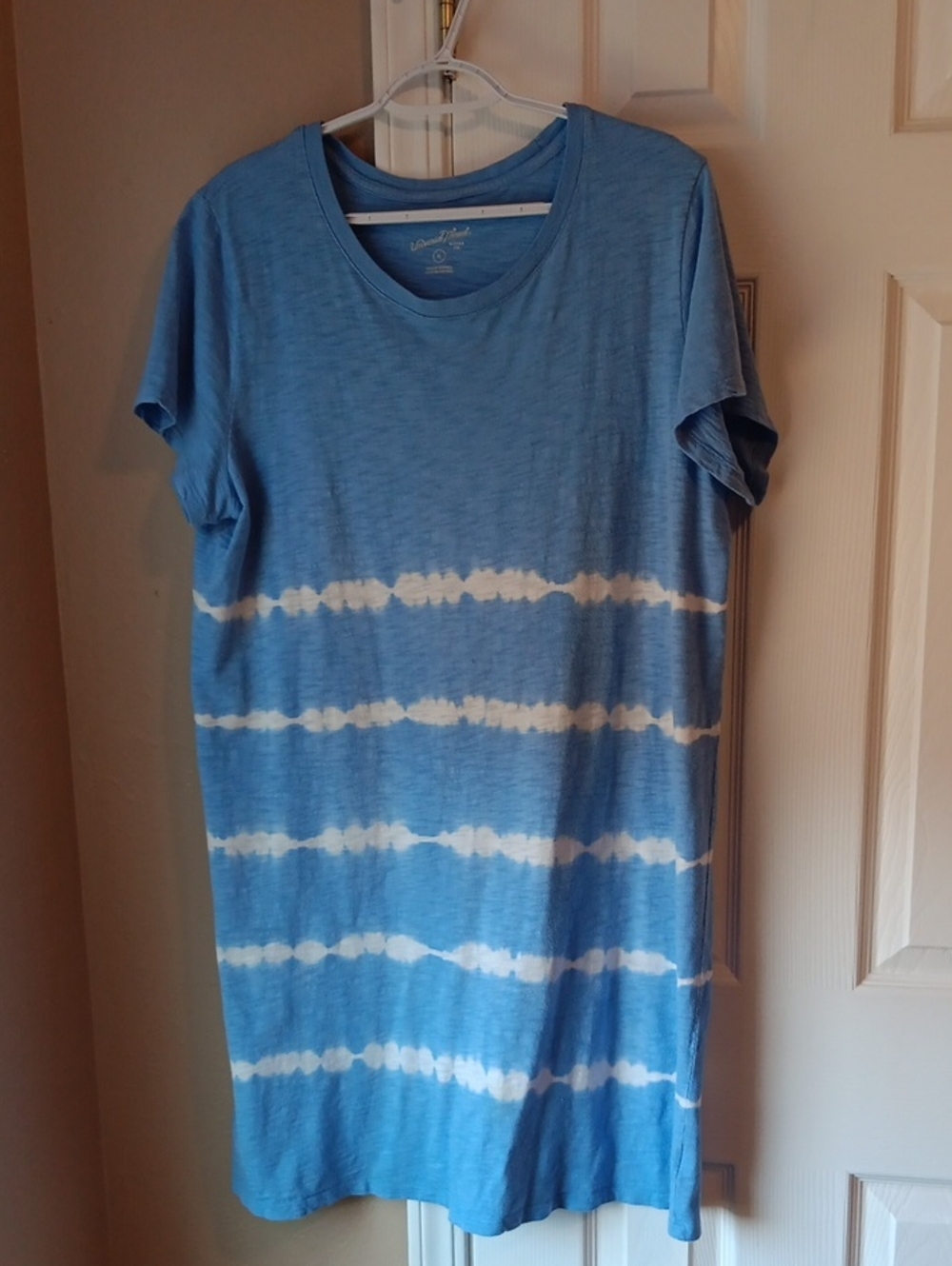Universal Thread Light Blue and White Tie-Dye Short Sleeve Dress